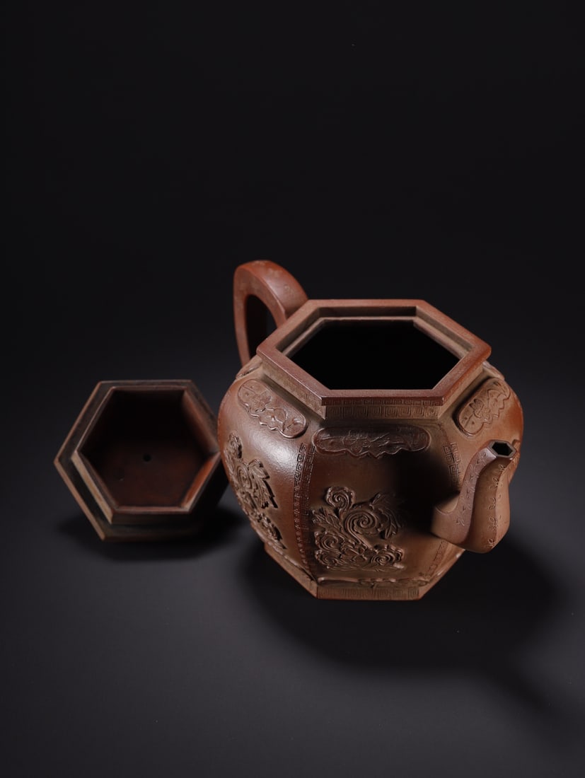 A beautiful floral pattern hexagonal pot - 4
