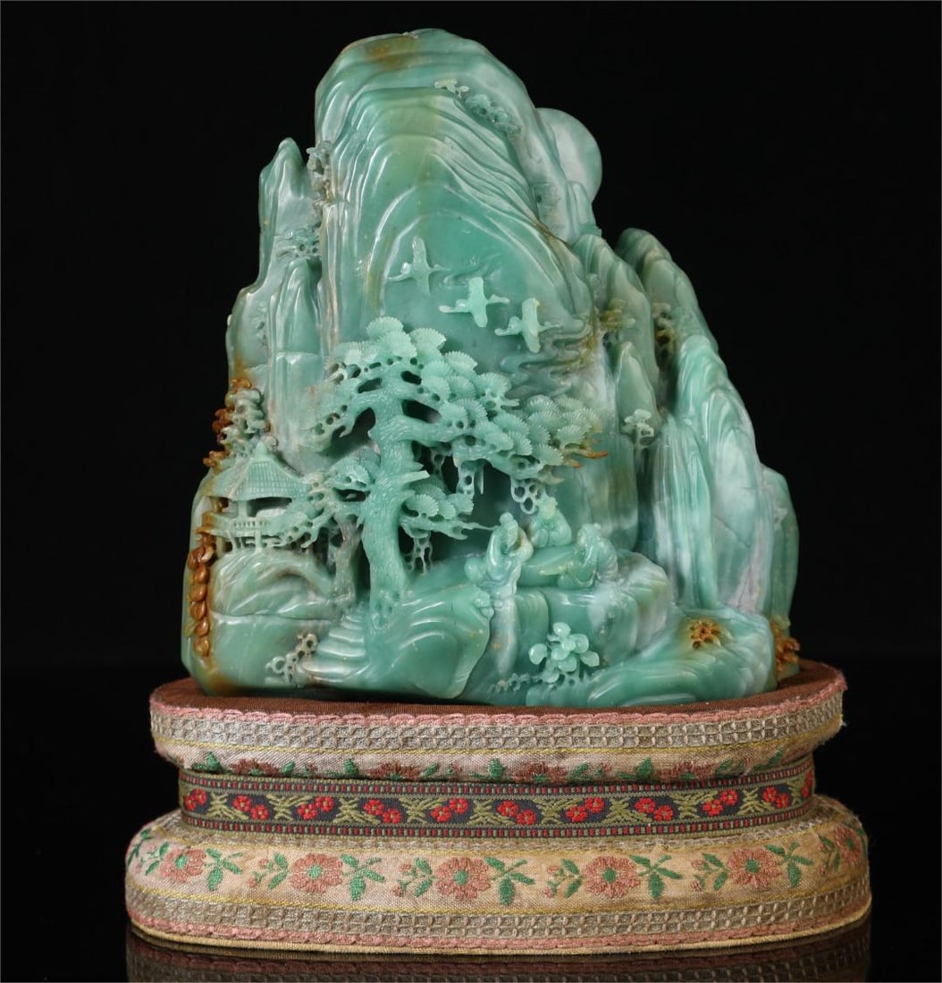 A beautiful Shoushan Shitian Huangshi old cloth box: Exquisite Shoushan Shitian Huangshi old cloth box Size:H:15cm W:13cm W:1.677kg (The Dimensions Of All Batches Are Manually Measured.If You Need More Detailed Information, Please Contact Our Customer S