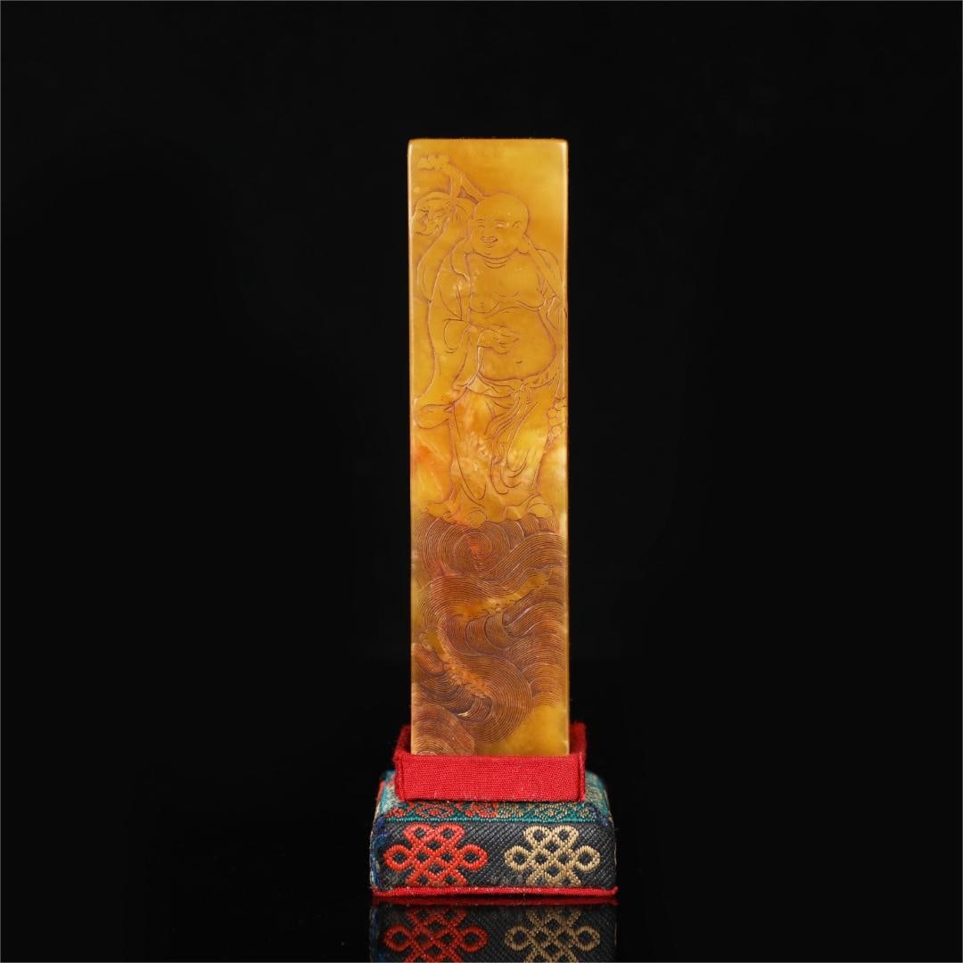 A beautiful Shoushan Shitian Huangshi old cloth box: Exquisite Shoushan Shitian Huangshi old cloth box Size:H:13cm W:3cm W:0.345kg (The Dimensions Of All Batches Are Manually Measured.If You Need More Detailed Information, Please Contact Our Customer Se