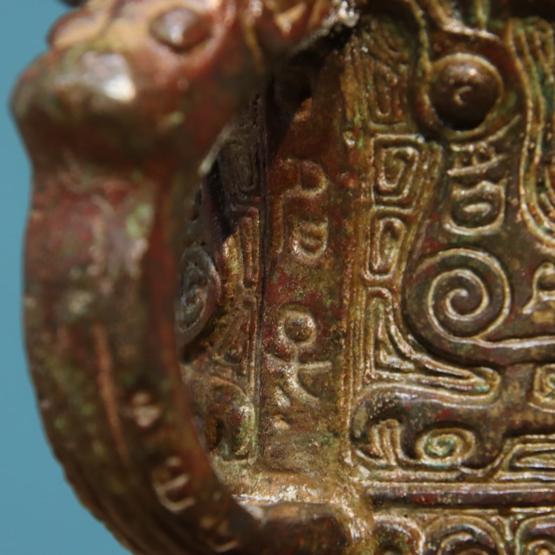 A fine bronze corner cup - 4