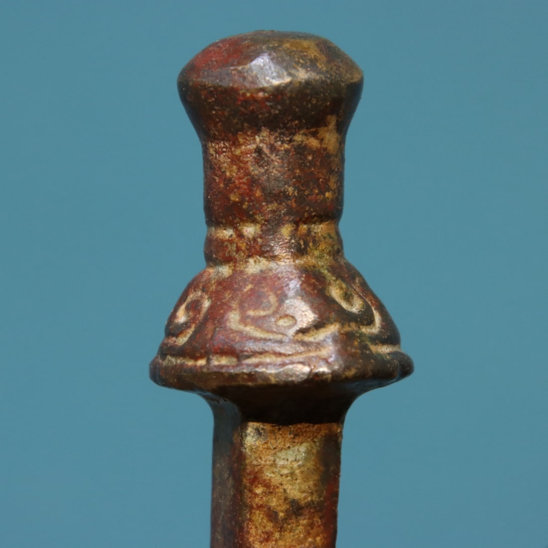 A fine bronze corner cup - 5