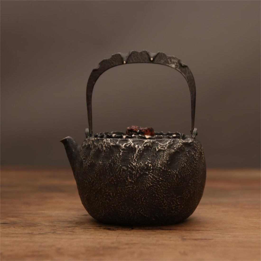A fine Japanese silver pot (1 of 8)
