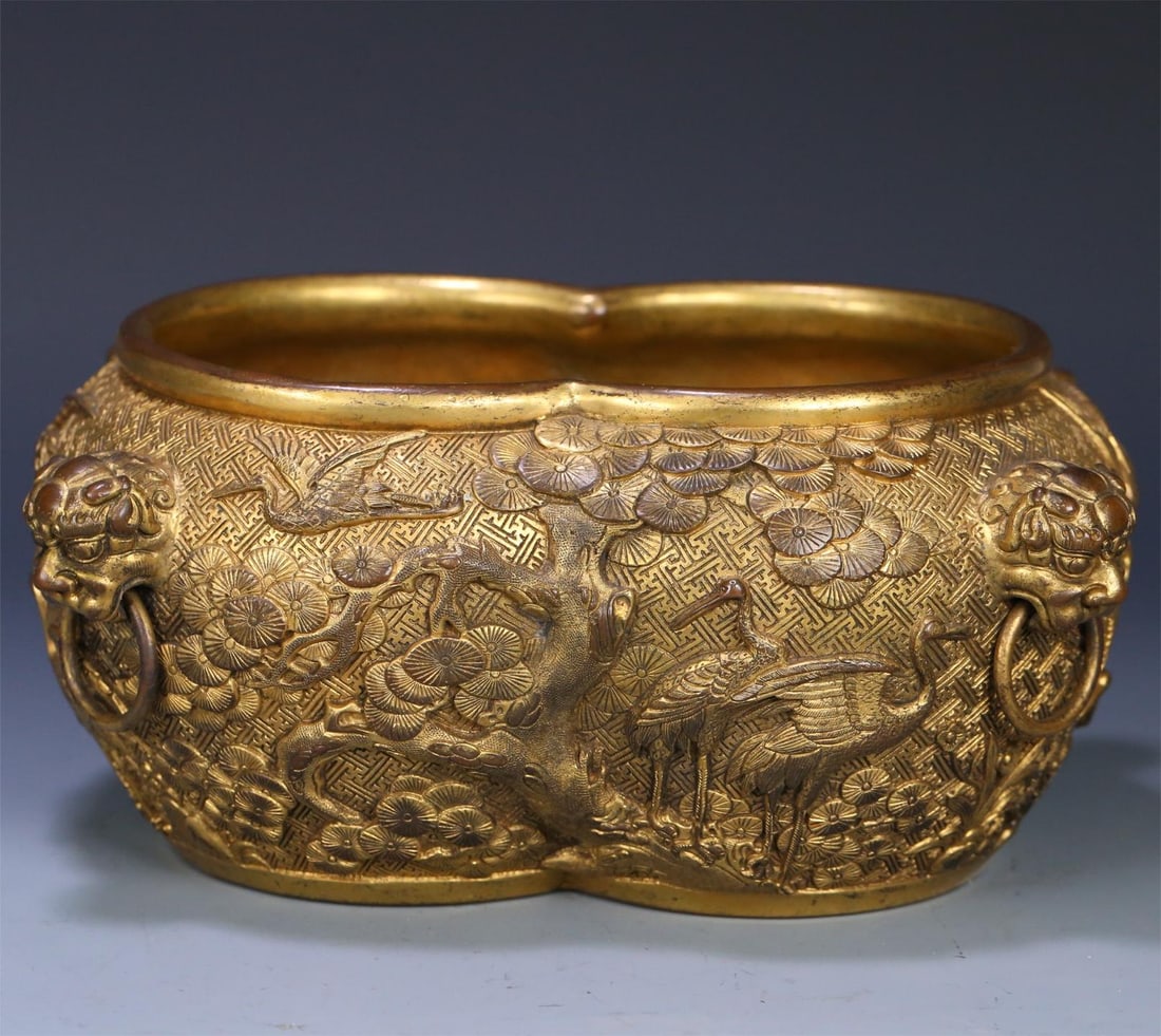 A copper-gilt pine crane longevity lion ring double furnace made in the Qianlong period of the Qing: Qing Dynasty Qianlong year system copper gilt pine crane longevity lion ring double furnace Size:19.5x14x9.3cm W:2.1793kg (The Dimensions Of All Batches Are Manually Measured.If You Need More Detailed