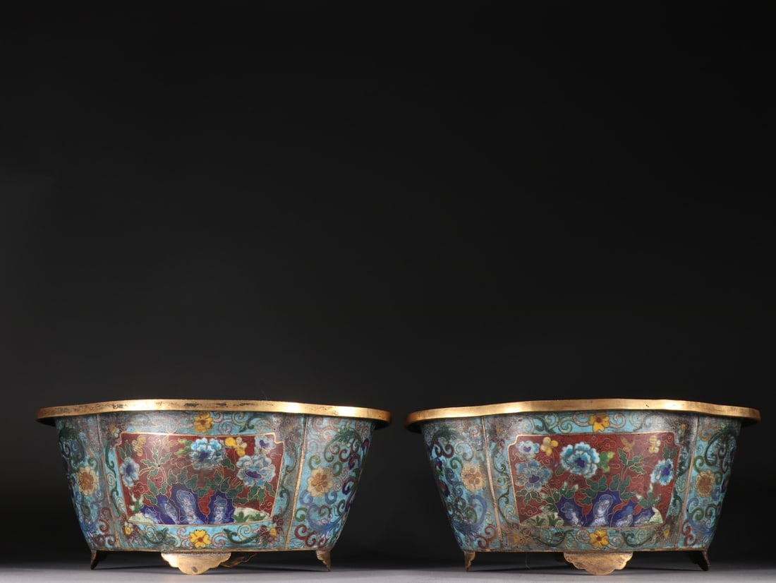 A pair of copper-gilt cloisonn é floral flower pots from the Qing Dynasty: Qing Dynasty copper gilt cloisonné flower pattern flower pot Size:H:11.2cm W:26cm W:1.05kg (The Dimensions Of All Batches Are Manually Measured.If You Need More Detailed Information, Please Contact O