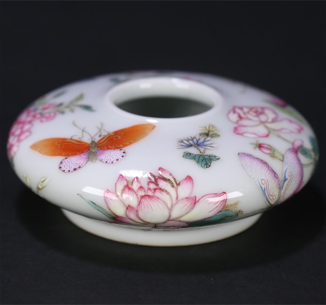 A pastel butterfly love flower study water bowl made in the Yongzheng year of the Qing Dynasty: Qing Dynasty official kiln Yongzheng year pastel butterfly love flower study water bowl Size:6.9x2.5cm (The Dimensions Of All Batches Are Manually Measured.If You Need More Detailed Information, Pleas