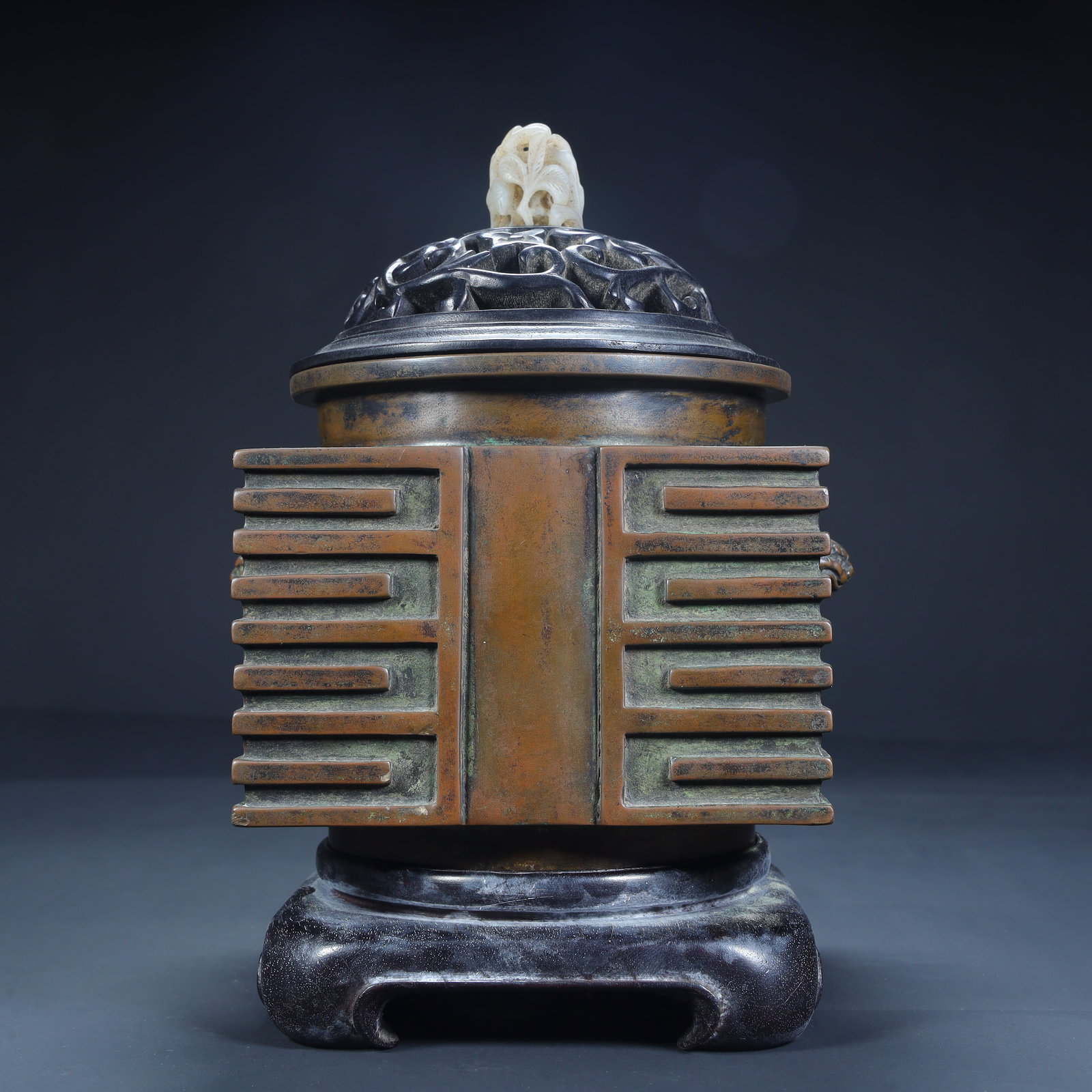 A copper tire Bagua pattern aromatherapy from the Qing Dynasty: Qing Dynasty's copper tire Bagua pattern aromatherapy Size:H:22cmxL:16cmxW:13cm W: 3.4kg (The Dimensions Of All Batches Are Manually Measured.If You Need More Detailed Information, Please Contact Our 