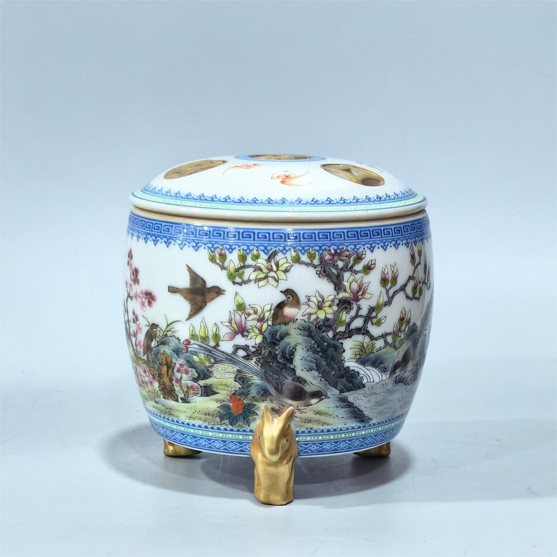 A three-legged incense burner with enamel and green edges of flowers and birds in the Qing Dynasty: Qing Dynasty enamel colorful emerald edge flower and bird poetry three-legged incense burner Size:H:11.5cm Belly diameter:11cm (The Dimensions Of All Batches Are Manually Measured.If You Need More Det