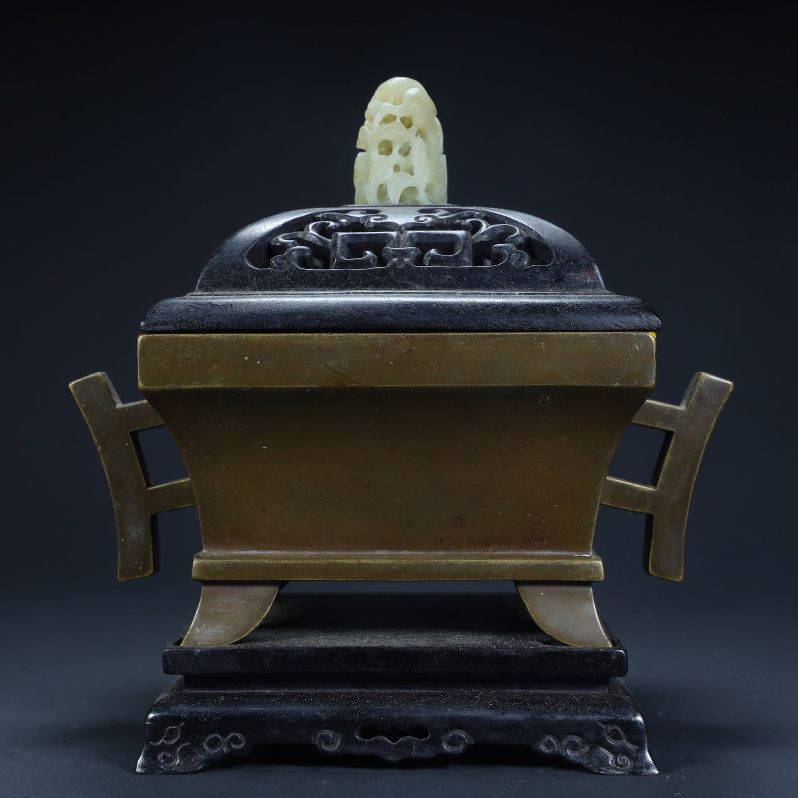 A copper antique copper square cauldron aromatherapy stove from the Qing Dynasty (1 of 11)