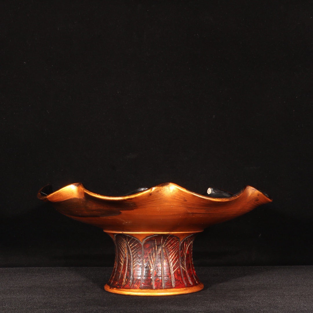 A pottery gilt and colorful fruit plate from the Tang Dynasty: Tang Dynasty pottery gilt and colorful fruit plate Size:H:12cm D:26cm (The Dimensions Of All Batches Are Manually Measured.If You Need More Detailed Information, Please Contact Our Customer Service Be
