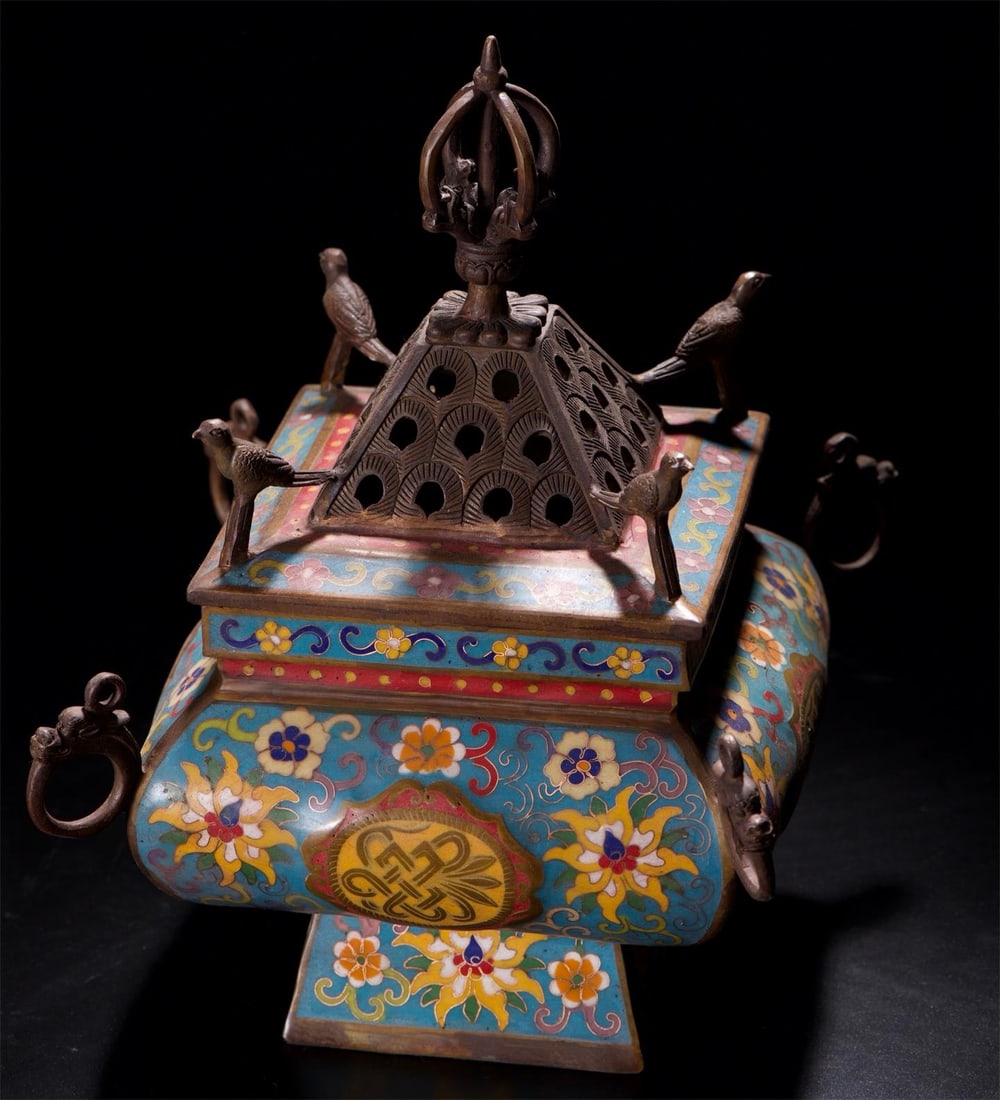 A beautiful cloisonné dragon ear square incense burner: Exquisite cloisonné dragon ear square incense burner Size:H:31cm W:22cm Calibre:14cm W:3.68kg (The Dimensions Of All Batches Are Manually Measured.If You Need More Detailed Information, Please Contac