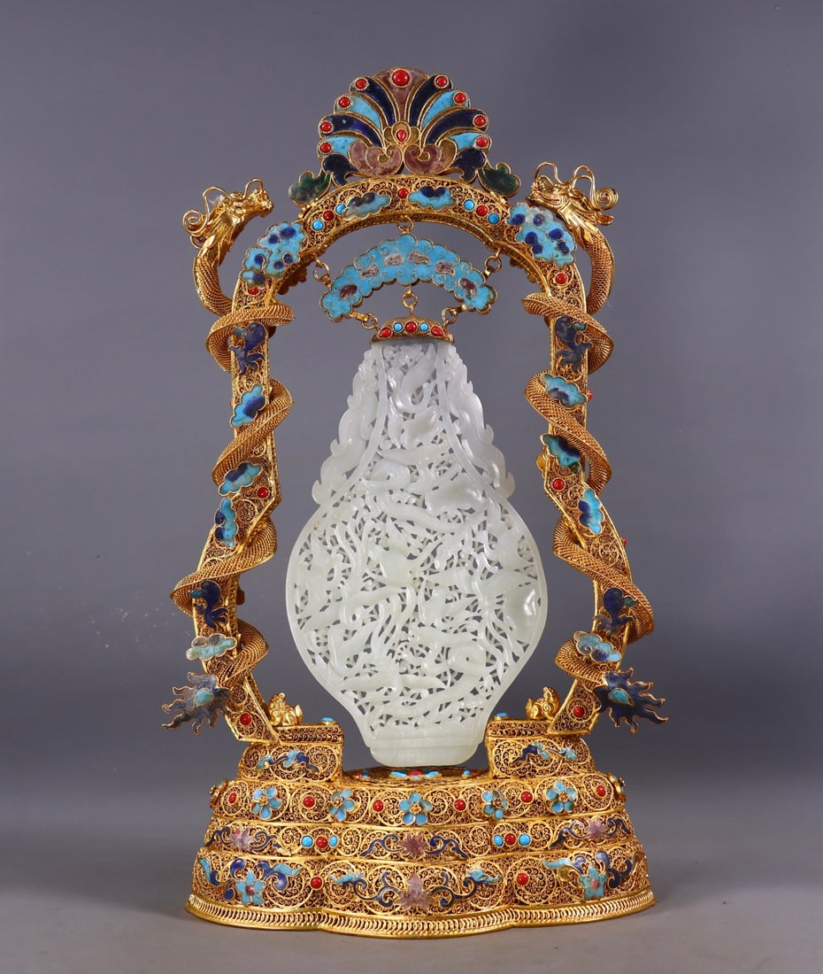 A beautiful filigree gilt inlaid Hetian jade dragon and phoenix screen (1 of 9)