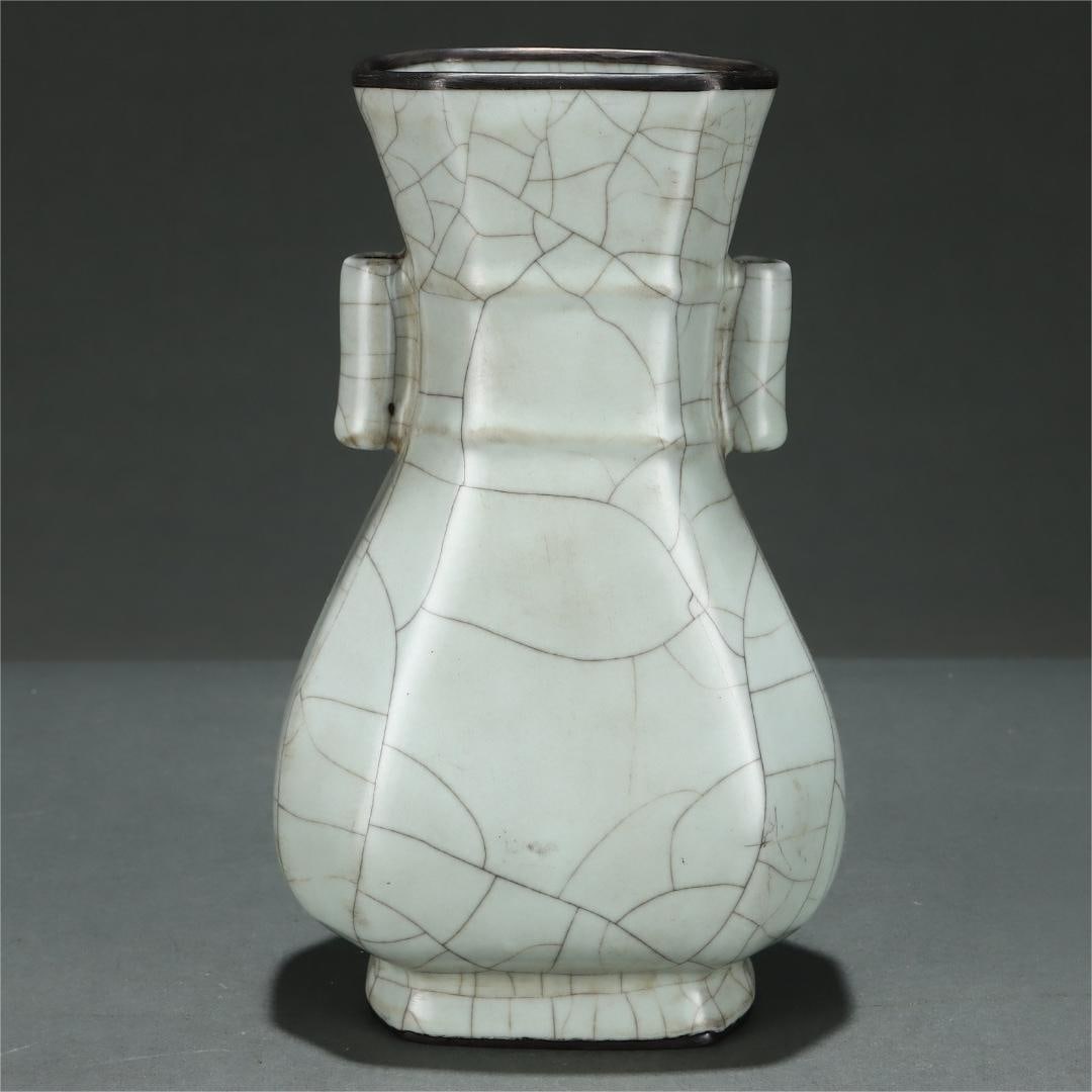 A silver-engraved eight-sided ear-piercing bottle of the official kiln of the Song Dynasty: The silver-engraved eight-sided ear-piercing bottle of the official kiln of the Song Dynasty Size:H:22.8cm Belly diameter:13.7cm (The Dimensions Of All Batches Are Manually Measured.If You Need More D