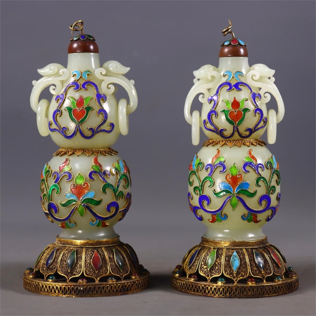 A pair of exquisite Hetian jade-wrapped silver-gilt inlaid gemstone gourd bottles (1 of 9)