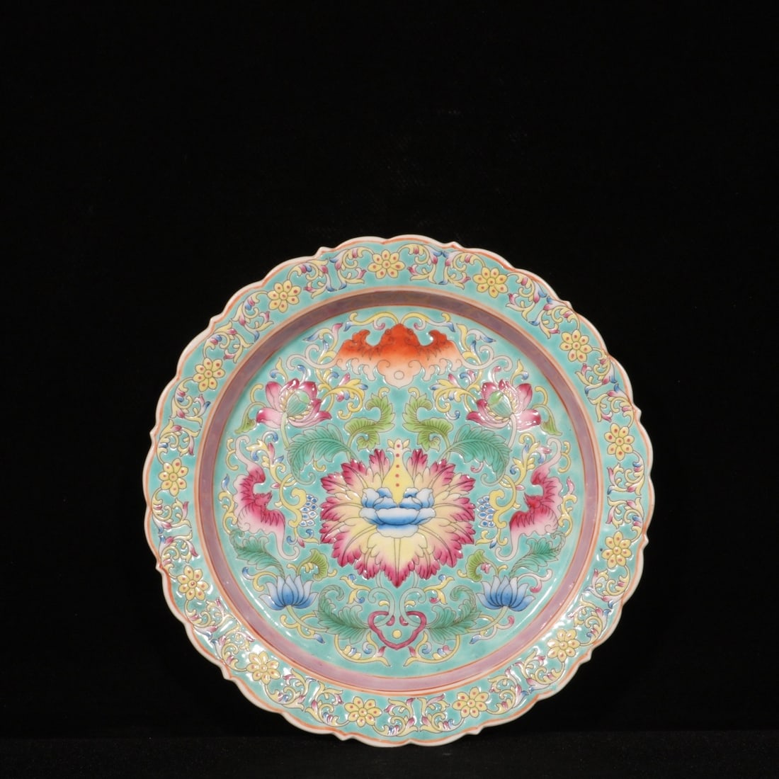A Qing Dynasty Yongzheng year enamel flower Fushou pattern pot inheritance (1 of 9)