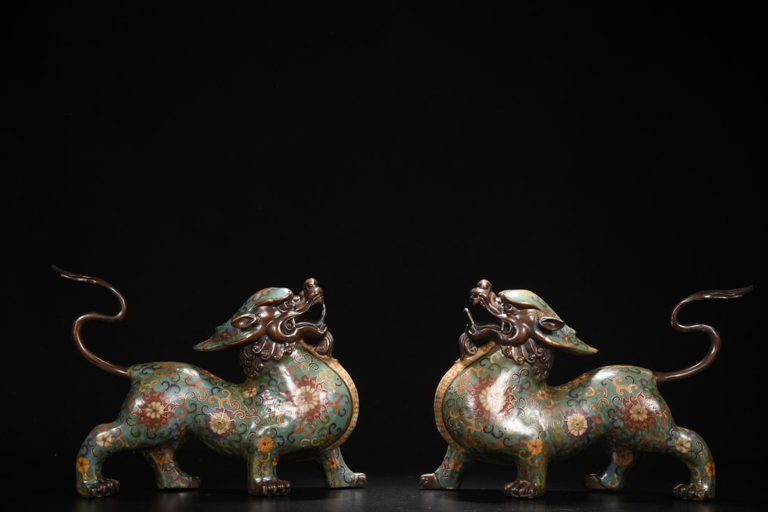 A pair of exquisite cloisonné Pixiu (1 of 9)