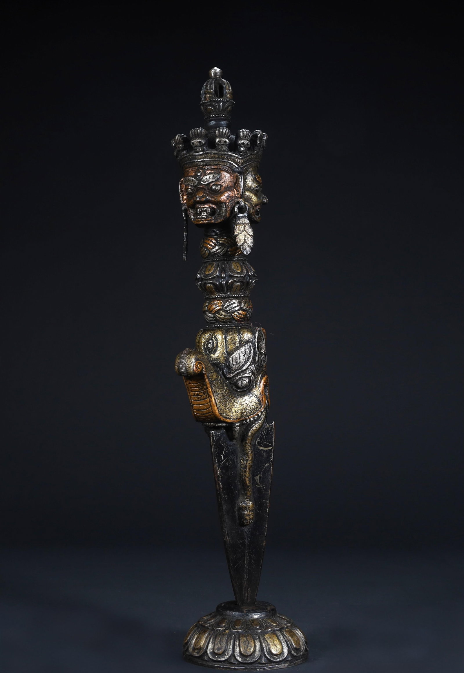 A beautiful three-sided Pupa Vajra stake (1 of 15)