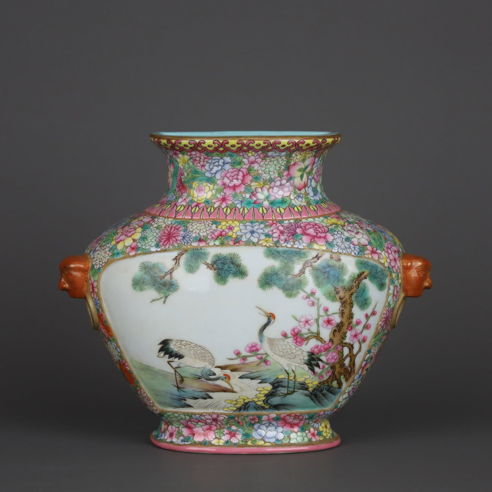 A blue and white gold-painted window-opening pastel flower five-lun picture cover box made in the (1 of 8)