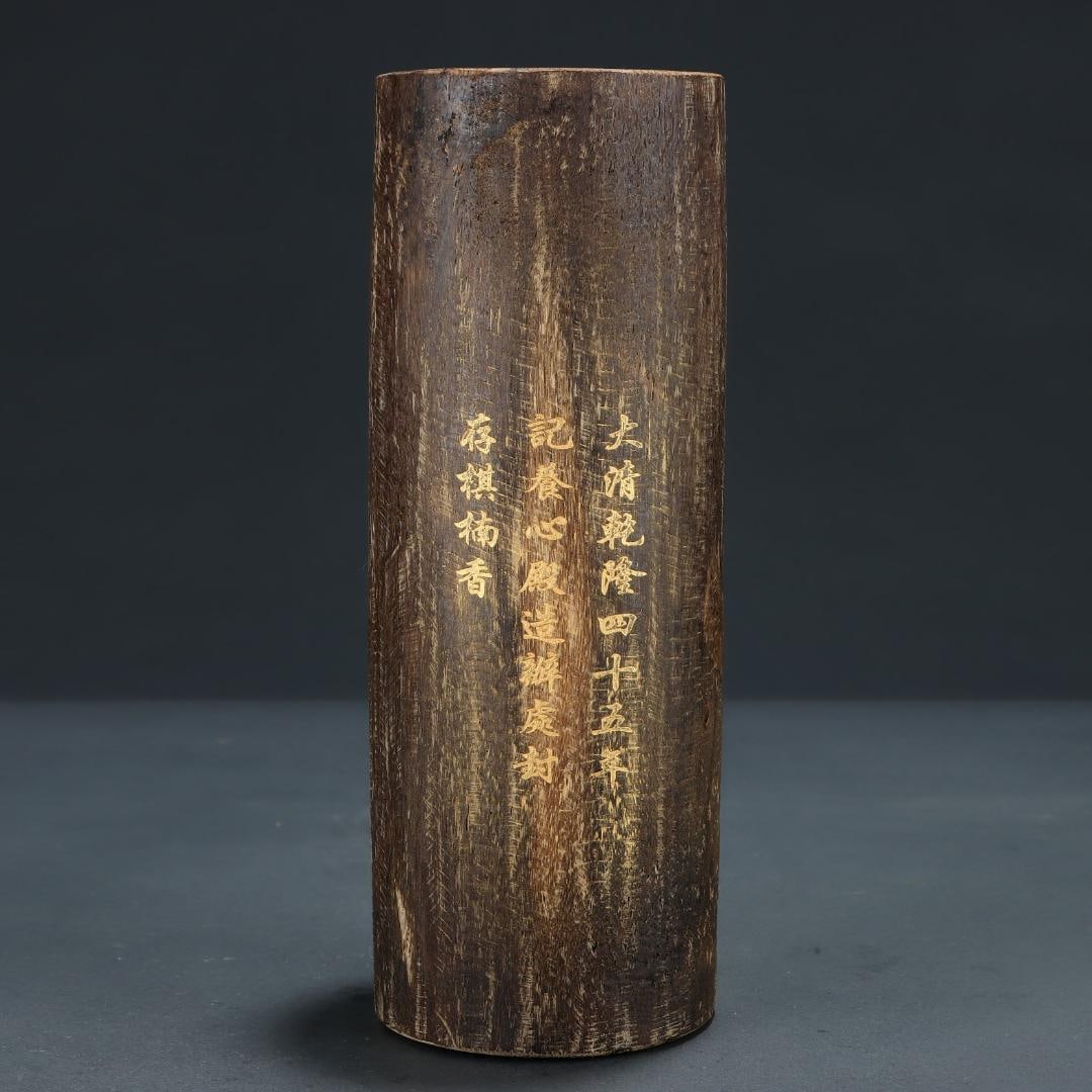 A beautiful imperial agarwood Guanyin seated statue painted in gold and color: Exquisite imperial agarwood Guanyin seated statue painted in gold and color Size: H: 30.5 cm (The Dimensions Of All Batches Are Manually Measured.If You Need More Detailed Information, Please Contact 