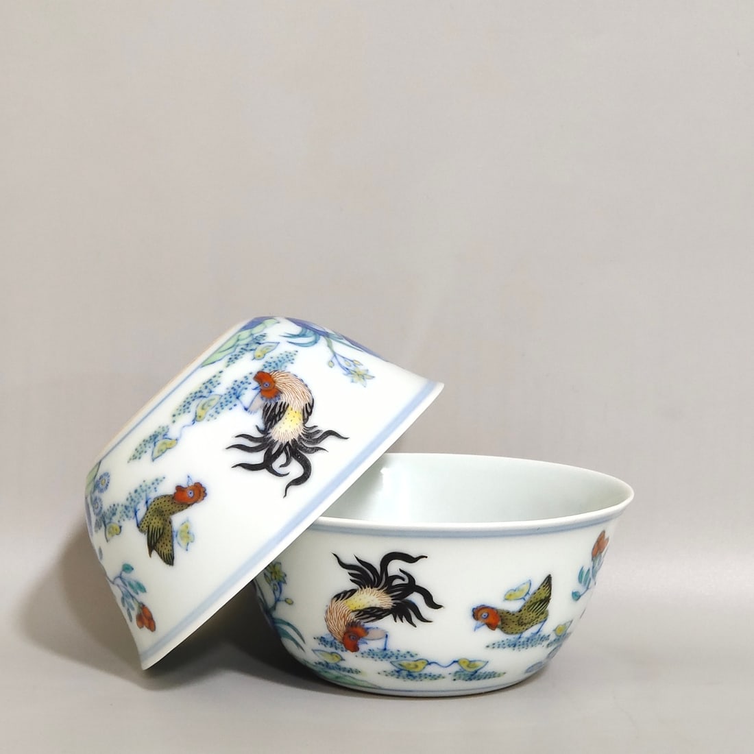 A pair of pastel porcelain vases made in the Qianlong period of the Qing Dynasty: A pair of pastel porcelain vases made in the Qianlong period of the Qing Dynasty Size: Belly Diameter: 9.5 cm; H: 16.5 cm (The Dimensions Of All Batches Are Manually Measured.If You Need More Detailed