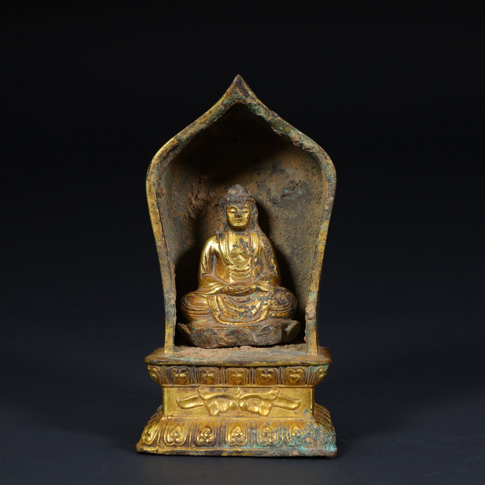 A beautiful bronze gilt Buddha statue with a Buddha niche (1 of 10)