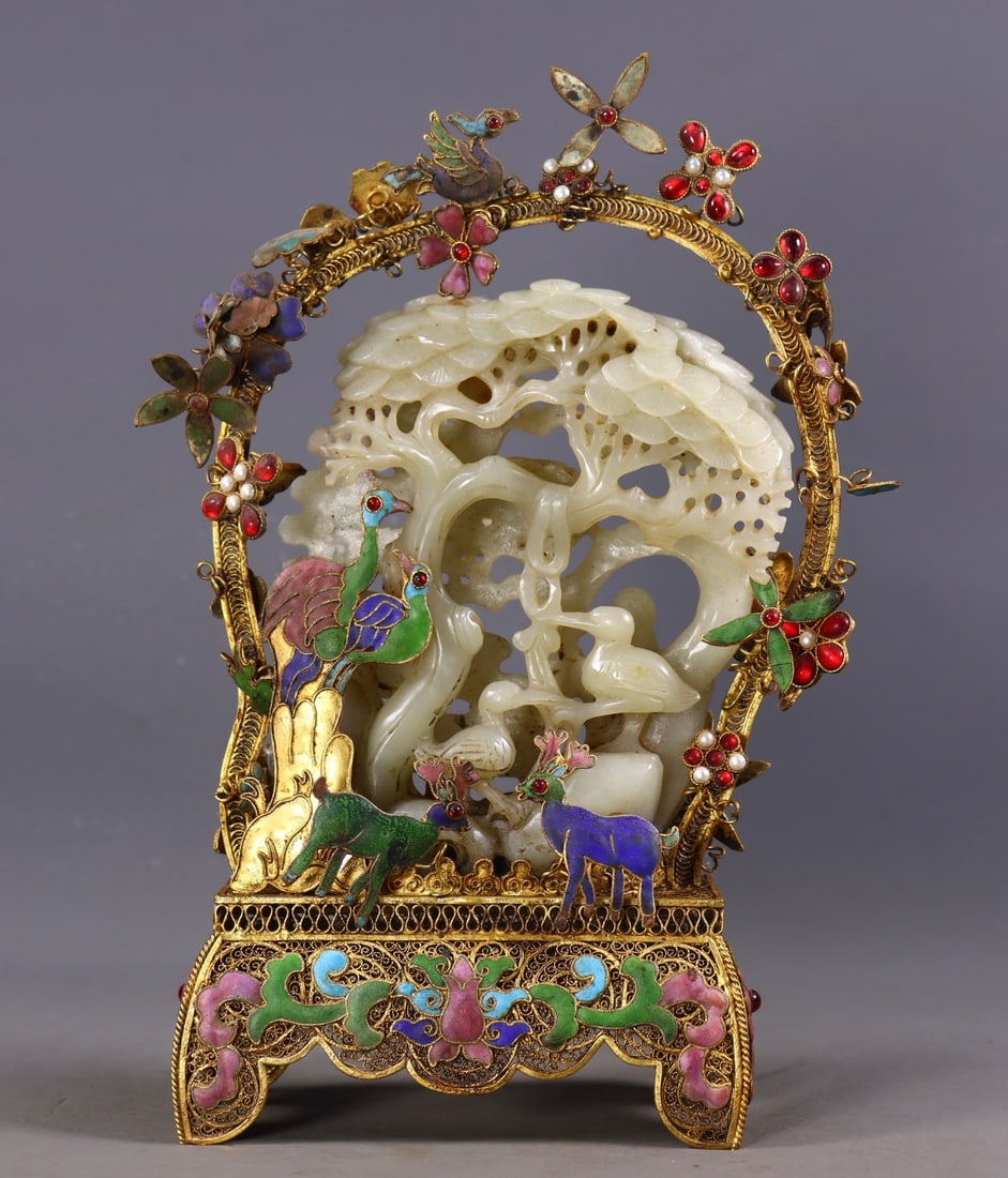 A beautiful filigree gilt inlaid Hetian jade mountain ornament: Exquisite filigree gilt inlaid Hetian jade mountain ornaments Size:H:26.5cm L:17cm W:7cm W:0.885kg (The Dimensions Of All Batches Are Manually Measured.If You Need More Detailed Information, Please Co