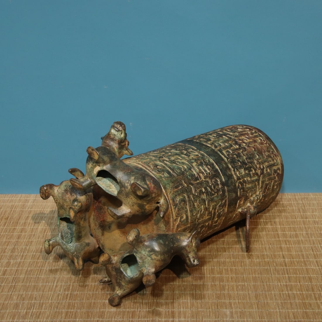 A fine bronze crane - 9