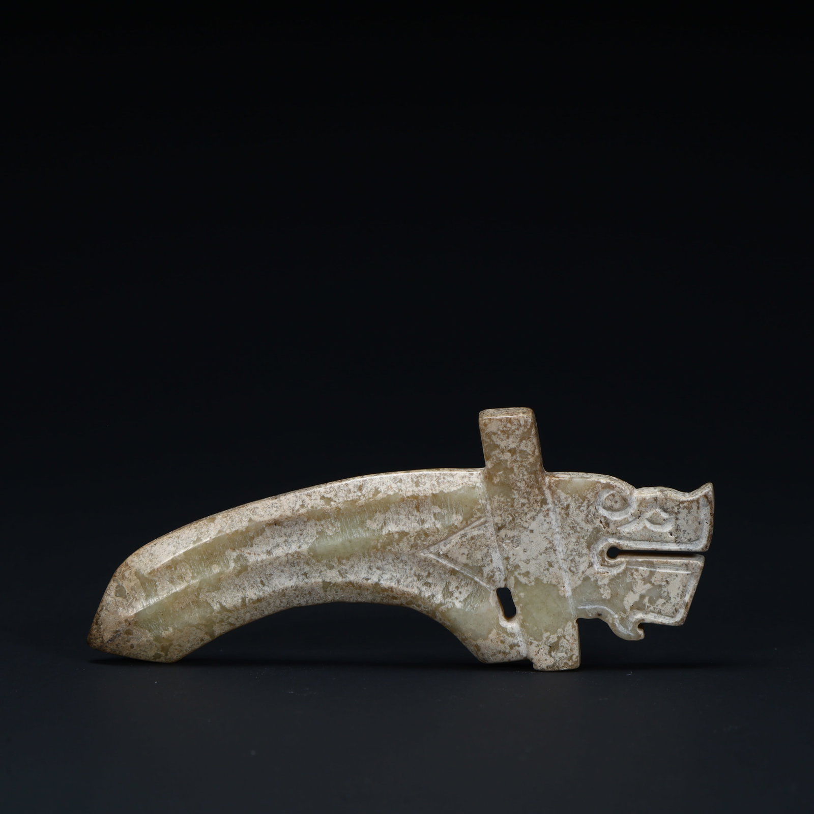 A white jade beast ornament from the Han Dynasty: Han Dynasty white jade beast ornament Size:L:9.7cmxW:4cm W: 0.028kg (The Dimensions Of All Batches Are Manually Measured.If You Need More Detailed Information, Please Contact Our Customer Service Befo