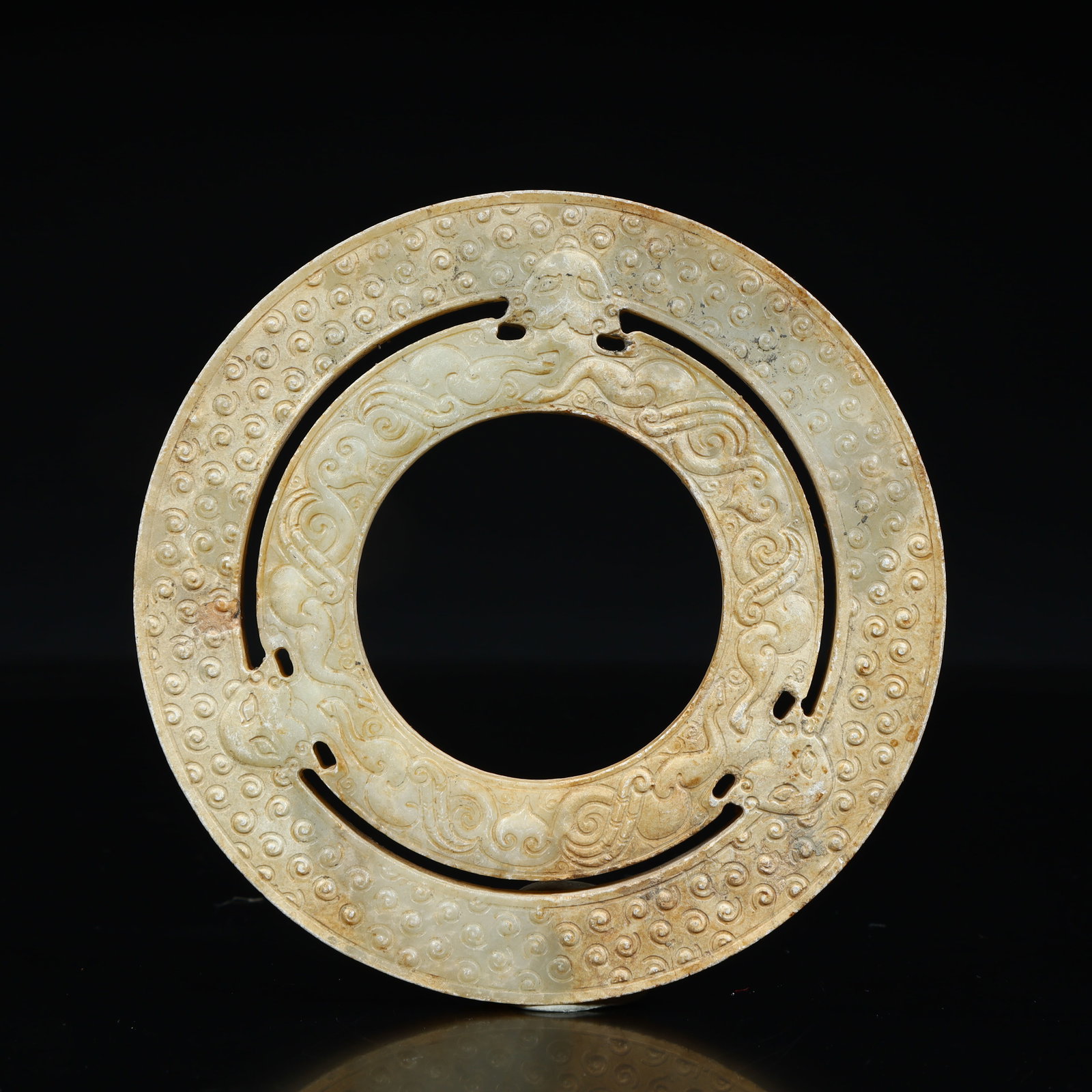 A beautiful ancient jade valley pattern double-ring jade (1 of 11)