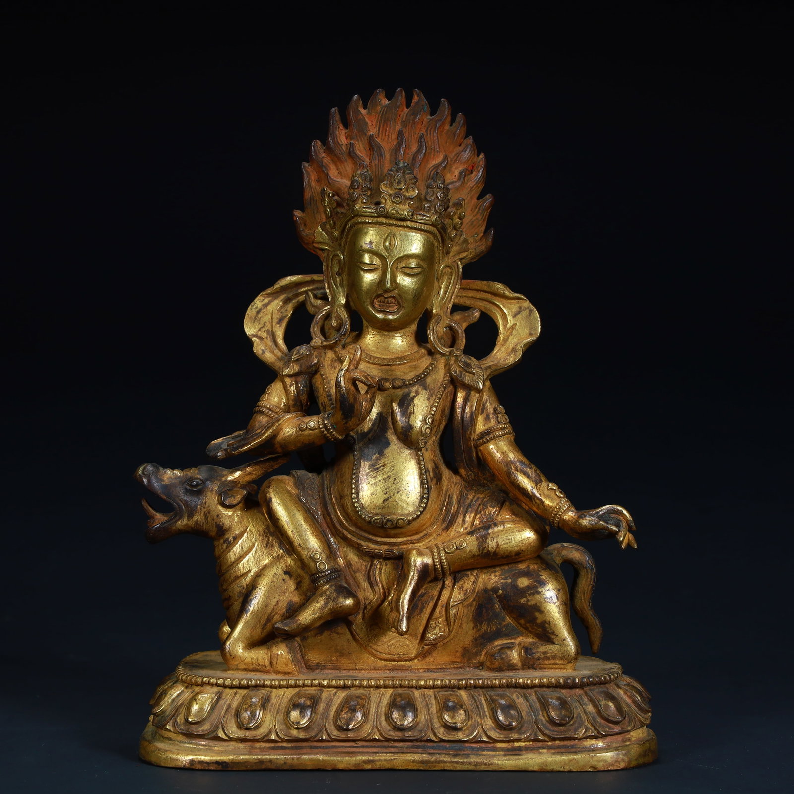 A bronze gilt statue of the Buddha Mother of the Qing Dynasty: The bronze gilt statue of the Buddha Mother in the Qing Dynasty Size:H:17.5cmxL:13cmxW:6.5cm W: 1.6kg (The Dimensions Of All Batches Are Manually Measured.If You Need More Detailed Information,
