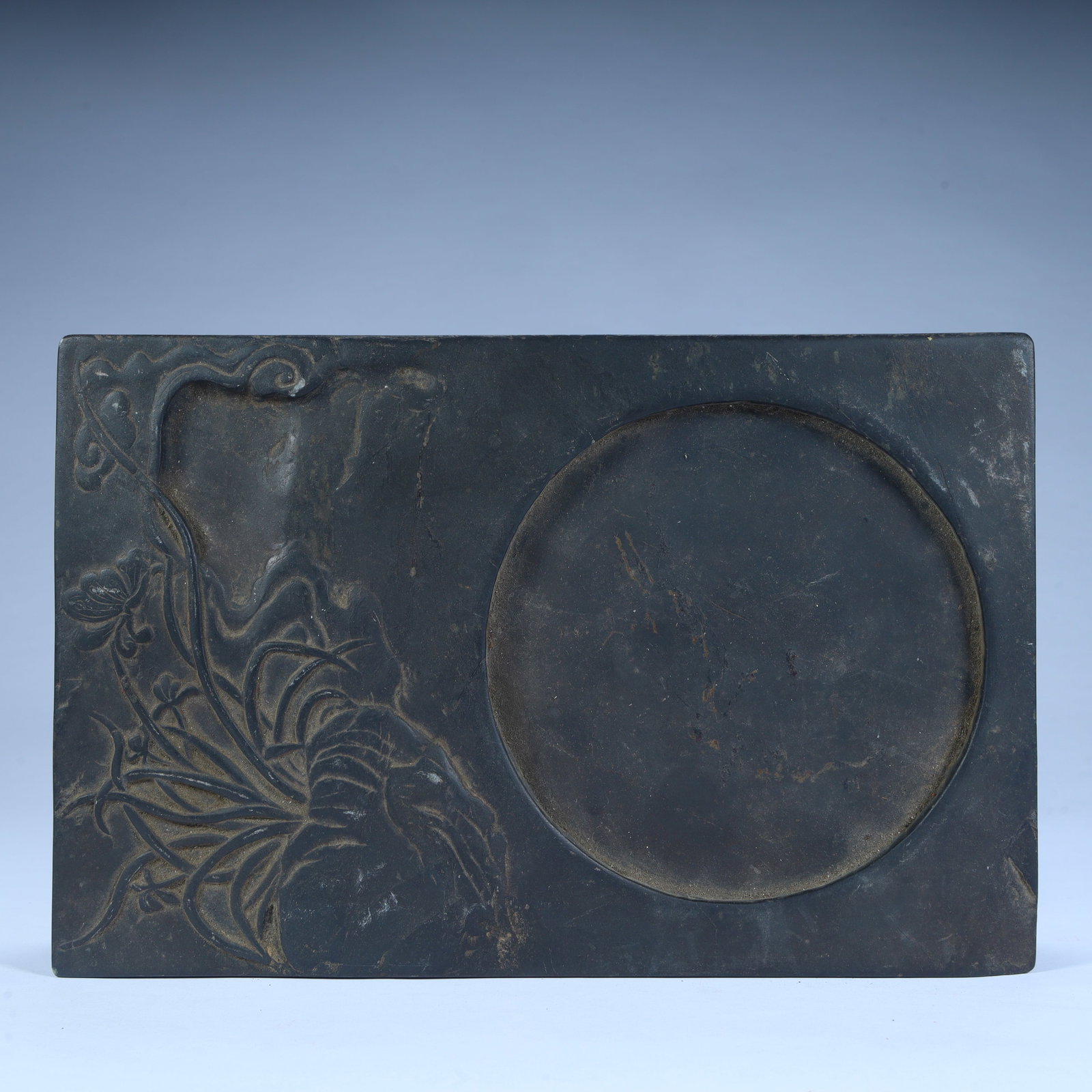 A rectangular inkstone with an orchid pattern in the Qing Dynasty: The rectangular inkstone of the Qing Dynasty Size:H:4.4cmxL:24.4cmxW:15.8cm W: 4.2kg (The Dimensions Of All Batches Are Manually Measured.If You Need More Detailed Information, Please Contact Our