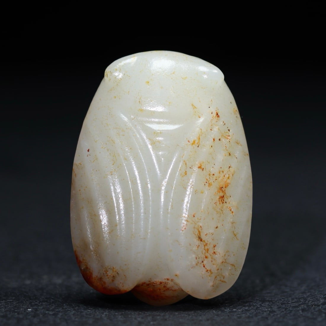 A beautiful Hetian jade cicada: Exquisite Hetian jade cicada Size:5x3.6x1.3cm W:0.038kg (The Dimensions Of All Batches Are Manually Measured.If You Need More Detailed Information, Please Contact Our Customer Service Before Bidding.)