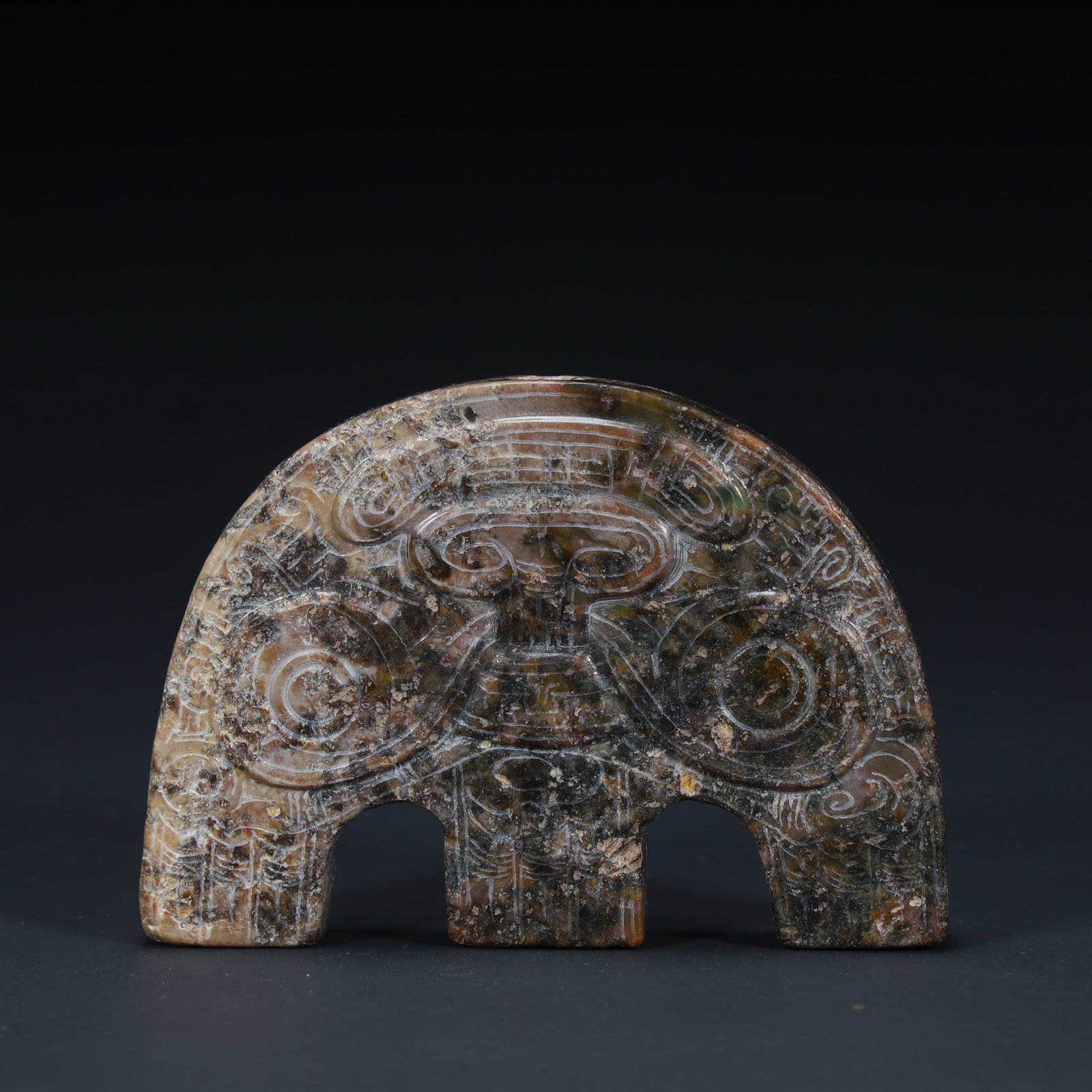 A beautiful trident jade of Liangzhu culture: Exquisite Liangzhu cultural trident jade Size:H:5.4cmxL:7.5cmxW:1.2cm W: 0.101kg (The Dimensions Of All Batches Are Manually Measured.If You Need More Detailed Information, Please Contact Our