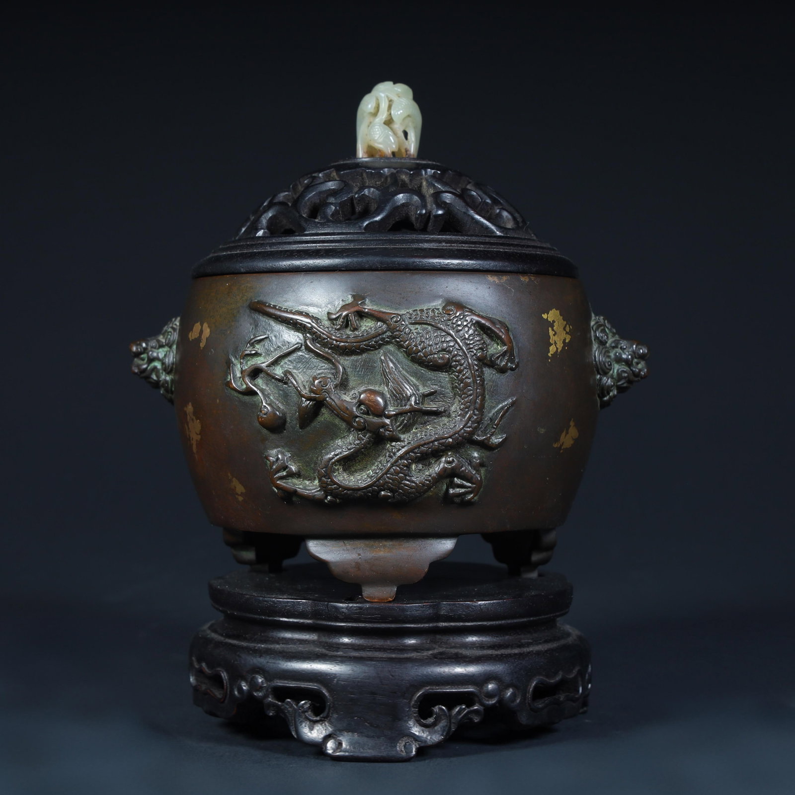 A bronze tire embossed dragon pattern gold sprinkled aromatherapy stove in the Qing Dynasty (1 of 12)