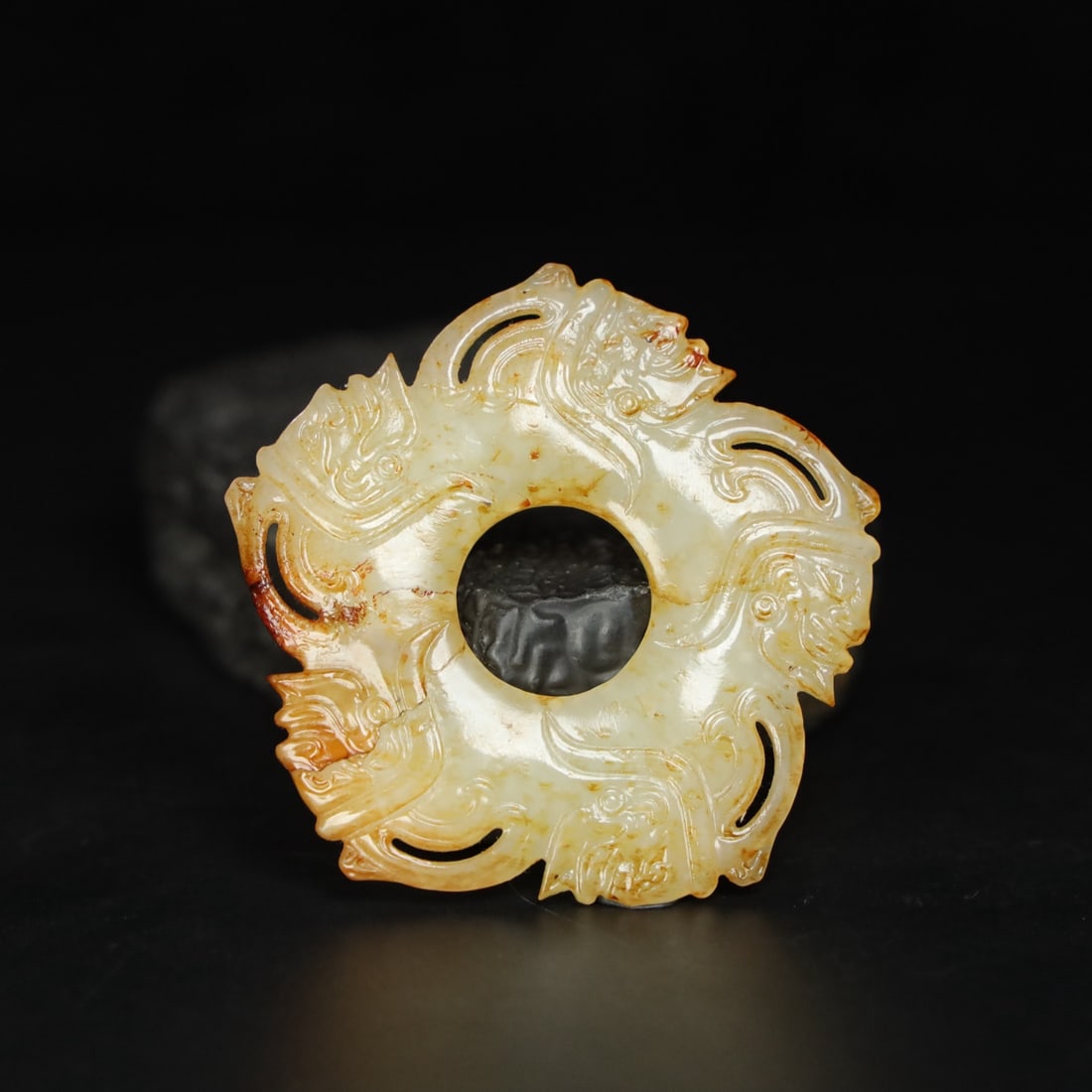 A beautiful Hetian jade pendant (1 of 7)