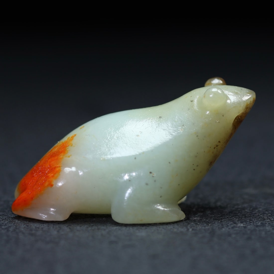 A beautiful Hetian jade frog: Exquisite Hetian jade frog Size:5.6x3.3x2.5cm W:0.057kg (The Dimensions Of All Batches Are Manually Measured.If You Need More Detailed Information, Please Contact Our Customer Service Before Bidding.)