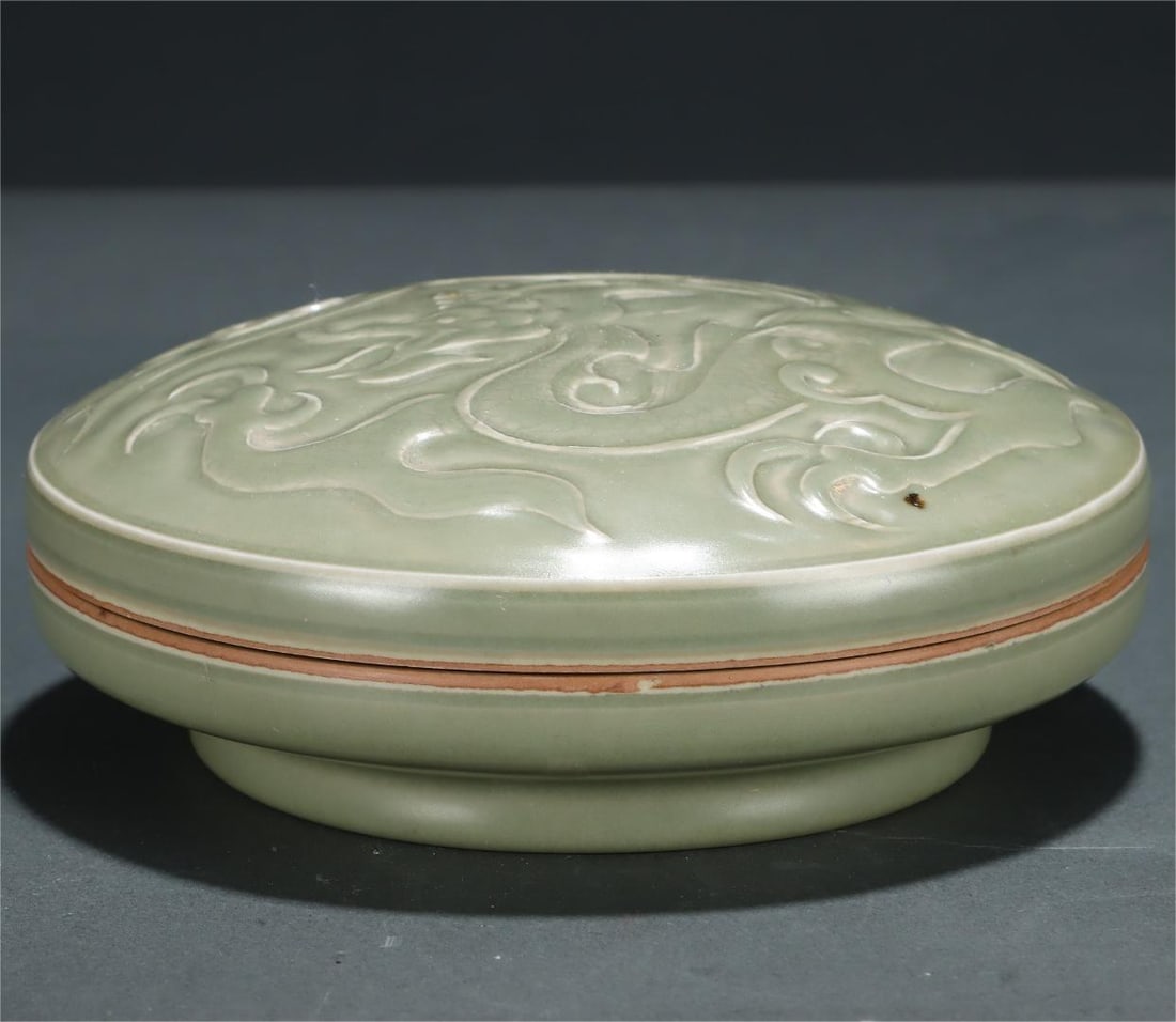A pollen box from the Longquan kiln in the Song Dynasty: Pollen box of Longquan kiln in the Song Dynasty Size:H:6cm Belly diameter:16cm (The Dimensions Of All Batches Are Manually Measured.If You Need More Detailed Information, Please Contact Our Customer S