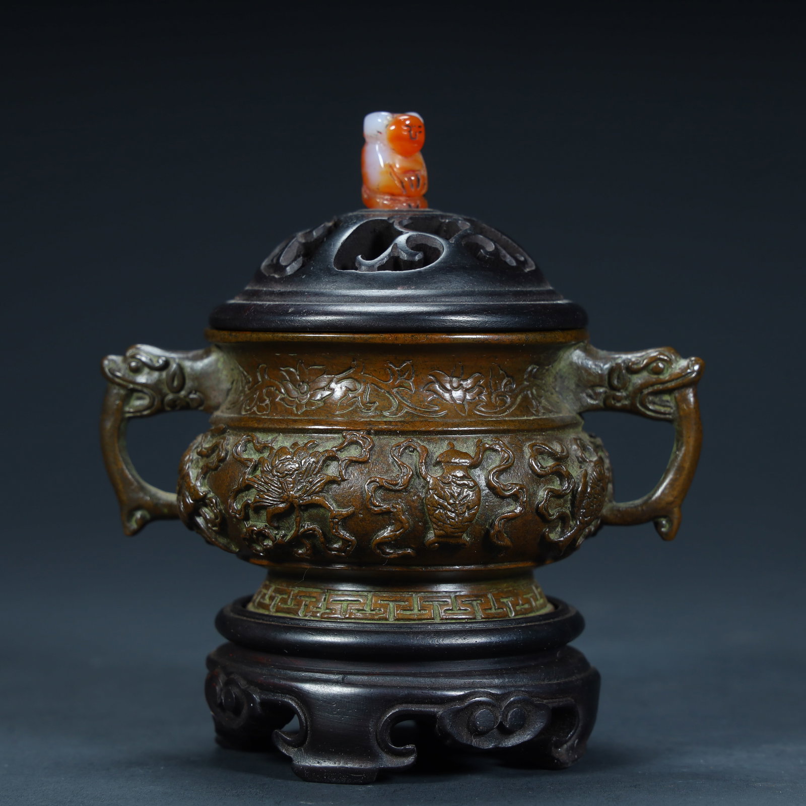 A copper tire relief beast pattern aroma burner from the Qing Dynasty: Qing Dynasty copper tire relief auspicious beast pattern aromatherapy stove Size:H:10cmxL:9.5cmxW:7cm W: 0.455kg (The Dimensions Of All Batches Are Manually Measured.If You Need More Detailed