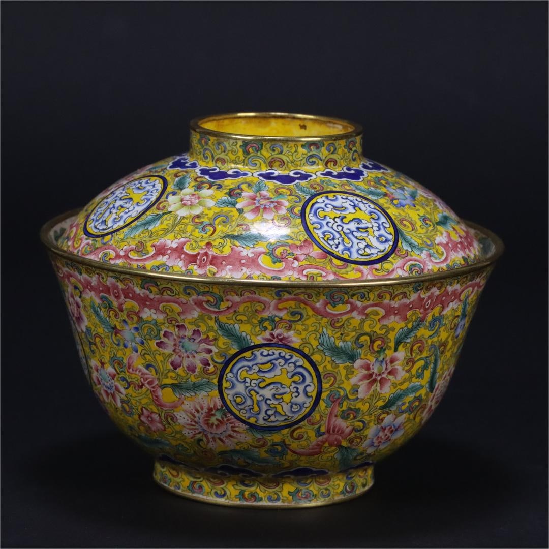 A Qing Dynasty purple copper tire painting enamel entwined flower dragon pattern bowl: Qing Dynasty purple copper tire painting enamel entwined flower group dragon pattern gaiwan Size:8.6x1.1cm W:0.332kg (The Dimensions Of All Batches Are Manually Measured.If You Need More Detailed