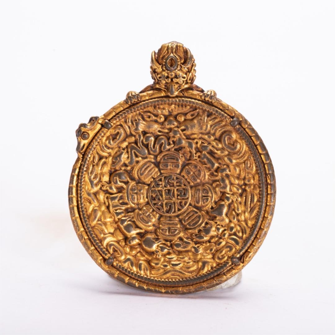 A beautiful copper-gilt nine-palace plaque: Exquisite copper gilt nine-palace plaque Size:L:6cm W:5cm W:0.04kg (The Dimensions Of All Batches Are Manually Measured.If You Need More Detailed Information, Please Contact Our Customer Service