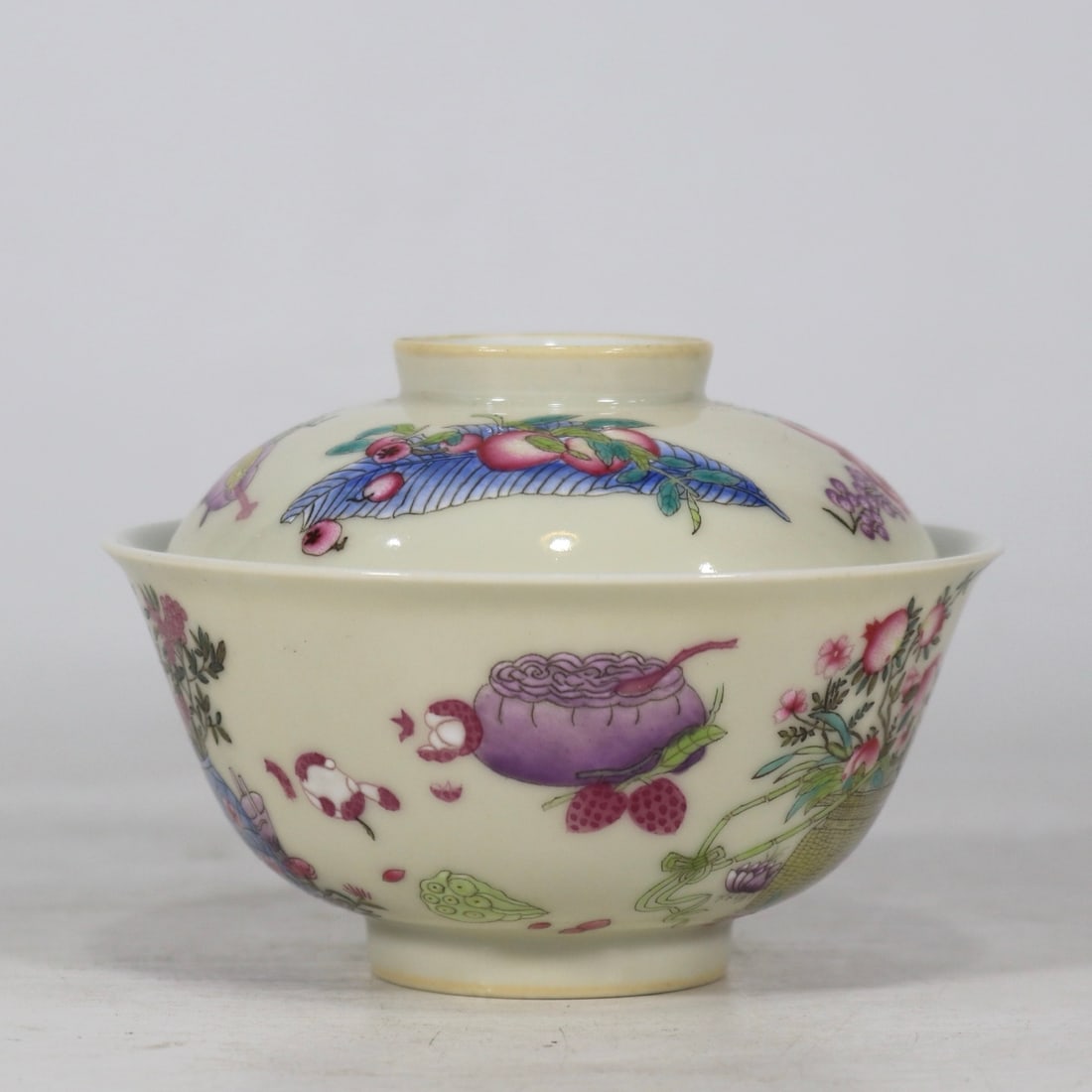 A blue and white Kowloon octagonal general jar made in the Jiajing period of the Ming Dynasty: The blue and white Kowloon Octagonal General Jar of the Ming Dynasty Jiajing year Size: H: 43.5 cm (The Dimensions Of All Batches Are Manually Measured.If You Need More Detailed Information, Please