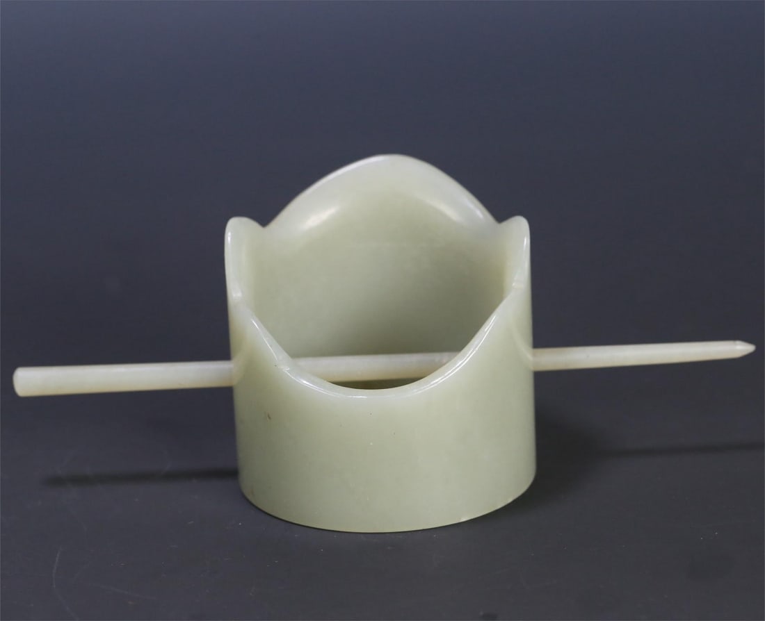 A beautiful Hetian jade headband: Exquisite Hetian jade headband Size:12.6x5.2x5cm W:0.075kg (The Dimensions Of All Batches Are Manually Measured.If You Need More Detailed Information, Please Contact Our Customer Service Before Biddin
