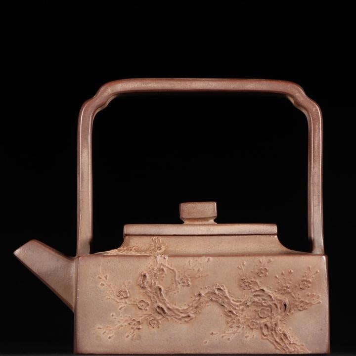 A clay painting landscape purple sand tea jar of the Qing Dynasty recognizes Yang Jichu: The clay painting of the Qing Dynasty and the purple sand tea jar model recognizes Yang Jichu Size: Mouth Diameter: 11.5 cm; Base Diameter: 14.5 cm; H: 17.6 cm (The Dimensions Of All Batches Are Manua