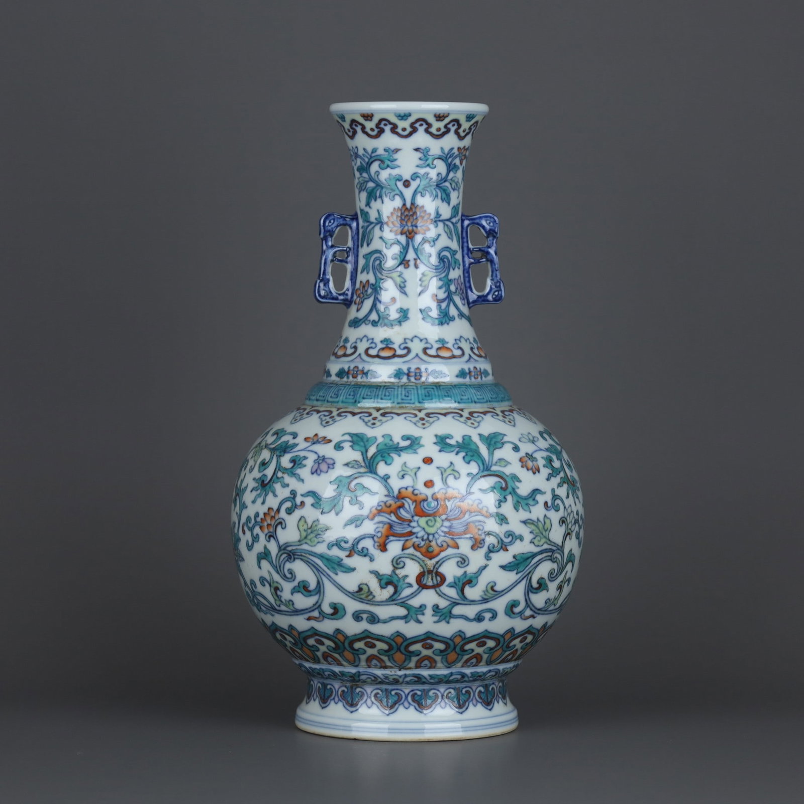 A Song Dynasty Ru kiln sky blue glaze inlaid with gold buckle begonia furnace: The Ru kiln of the Song Dynasty is a sky-blue glaze inlaid with gold buckle begonia furnace Size: H: 5 cm (The Dimensions Of All Batches Are Manually Measured.If You Need More Detailed Information, Pl