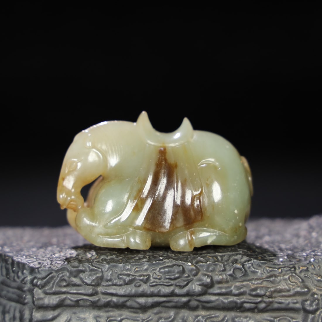 A beautiful Hetian jade horse: Exquisite Hetian jade horse Size:L:6cm W:3.3cm H:4.2cm W:0.114kg (The Dimensions Of All Batches Are Manually Measured.If You Need More Detailed Information, Please Contact Our Customer Service Before 