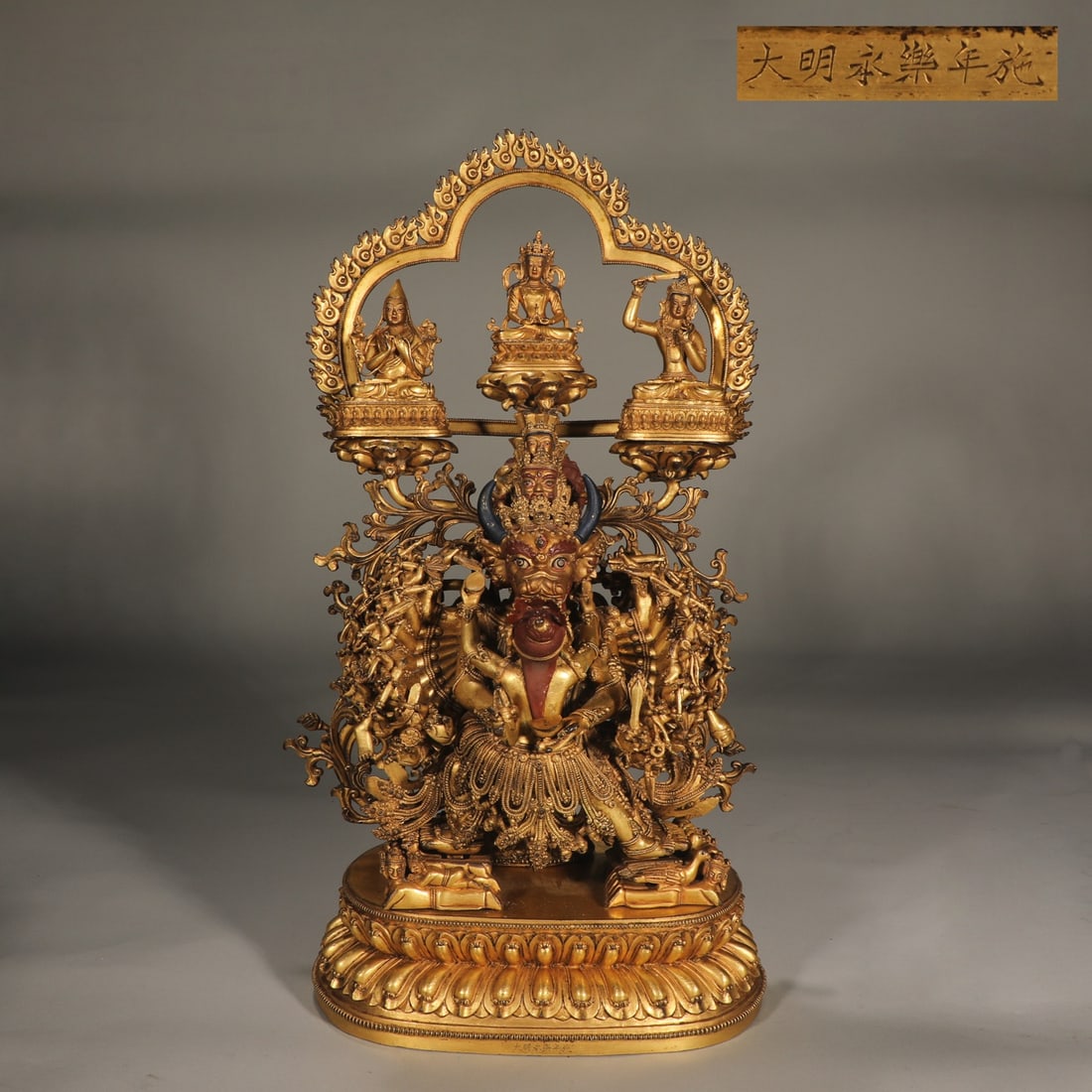 A copper-tired gilt diamond from the Ming Dynasty: The copper-tired gilt Daweide King Kong of the Ming Dynasty Size:H:50cm W:27.6cm W:13.95kg (The Dimensions Of All Batches Are Manually Measured.If You Need More Detailed Information, Please Contact Ou