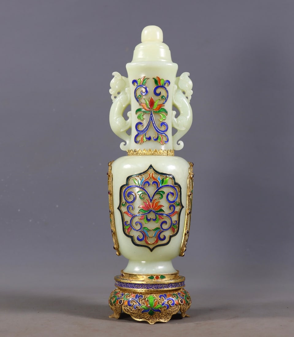 A beautiful Hetian jade-filled gold-inlaid amphora: Exquisite Hetian jade-filled gold-inlaid amphora Size:H:28cm D:8cm W:0.702kg (The Dimensions Of All Batches Are Manually Measured.If You Need More Detailed Information, Please Contact Our Customer