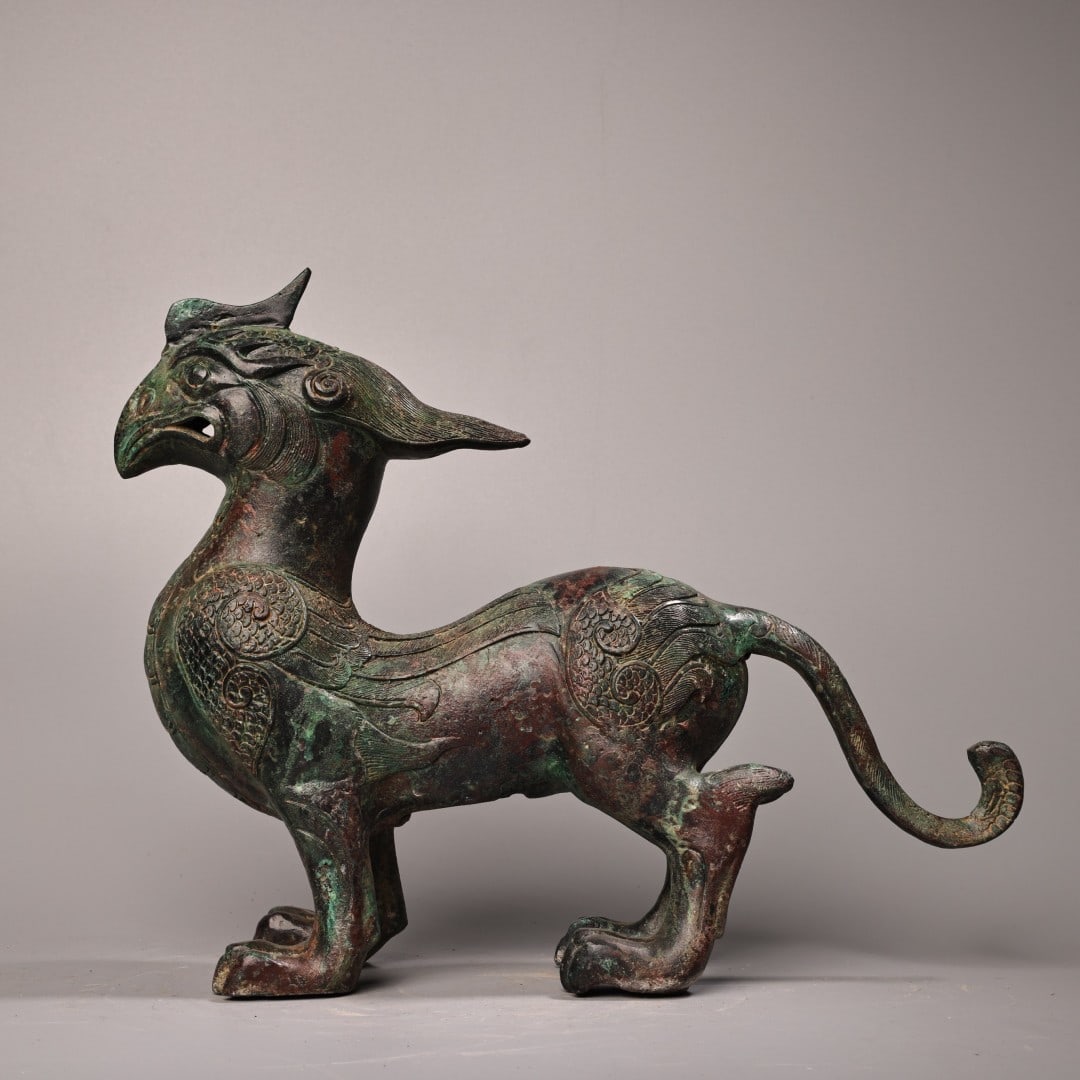 A fine bronze bird beast: Exquisite bronze birds and beasts Size:H:23cm W:28cm W:1.8kg (The Dimensions Of All Batches Are Manually Measured.If You Need More Detailed Information, Please Contact Our Customer Service Before Bidd