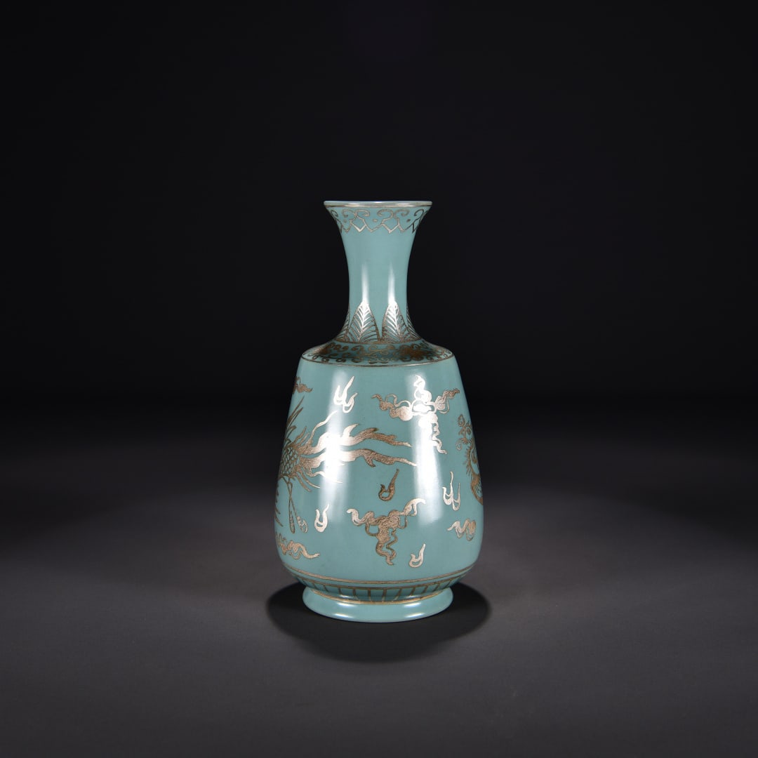 A beautiful azure glazed foot silver painted auspicious cloud phoenix pattern vase: Exquisite azure glazed foot silver painted auspicious cloud phoenix pattern vase Size:H:23cm W:12cm (The Dimensions Of All Batches Are Manually Measured.If You Need More Detailed Information, Please C
