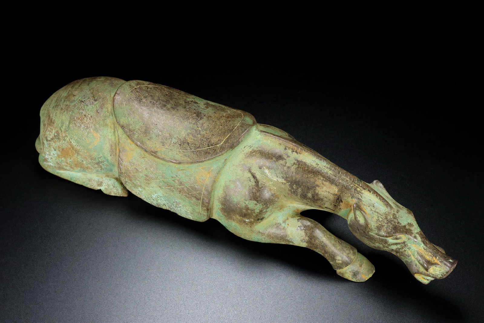 A beautiful Hetian jade horse: Exquisite Hetian jade horse Size:L:30cm W:7cm H:9.5cm W:2.229kg (The Dimensions Of All Batches Are Manually Measured.If You Need More Detailed Information, Please Contact Our Customer Service Before B