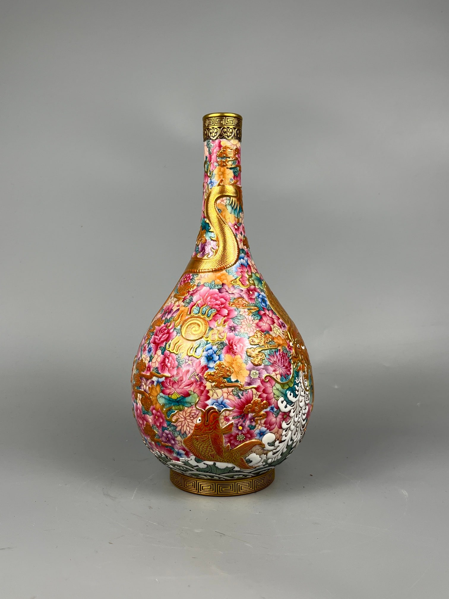 A blue and white landscape Gao Shitu mallet bottle made in the Kangxi period of the Qing Dynasty: Qing Dynasty Kangxi year blue and white landscape Gao Shitu mallet bottle Size: H: 47.5 cm (The Dimensions Of All Batches Are Manually Measured.If You Need More Detailed Information, Please Contact Ou